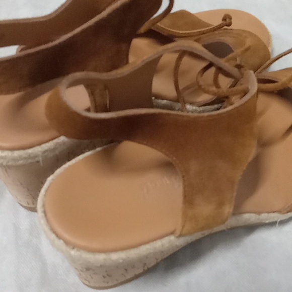 Shoes - Picture 2 of 8